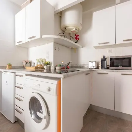 Studio On Place Nationale In The Center Of Antibes With Its Balcony !