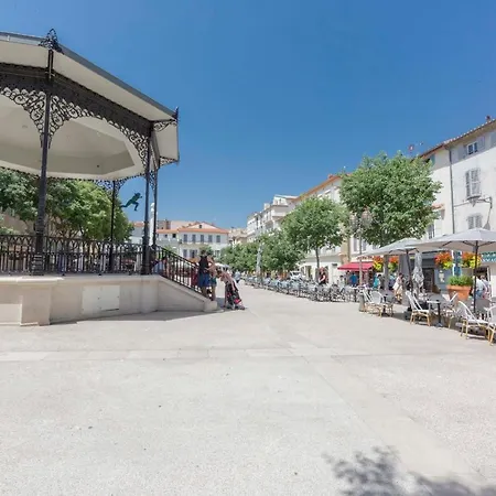 Studio On Place Nationale In The Center Of Antibes With Its Balcony ! *